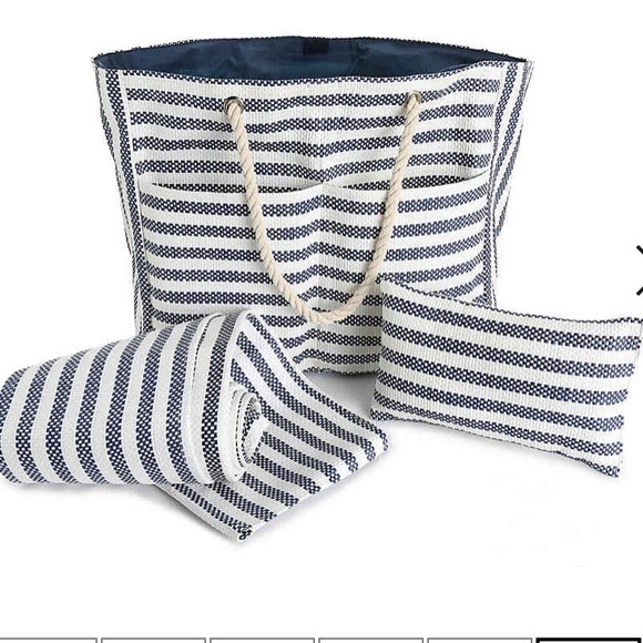 DSW Beach Day Tote With Pillow and Mat - Picture 3 of 8